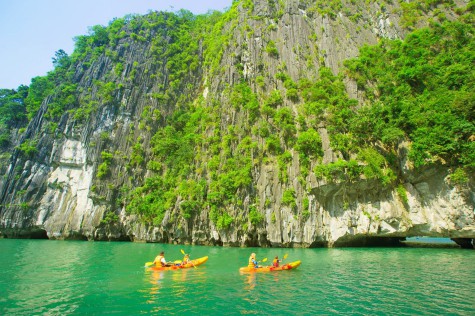Từ Hà Nội ghé thăm Vịnh Hạ Long bằng du thuyền